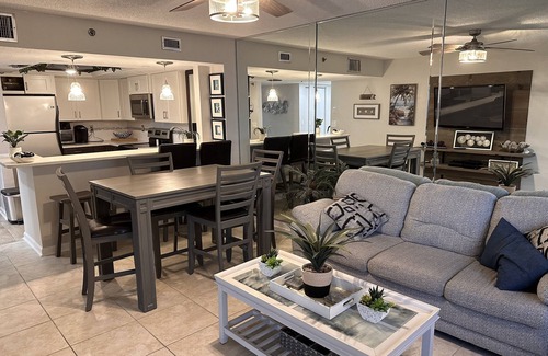Daytona Beach Shores Condominio | Oceanview, beautifully furnished 2BD/2BA condo directly on the beach