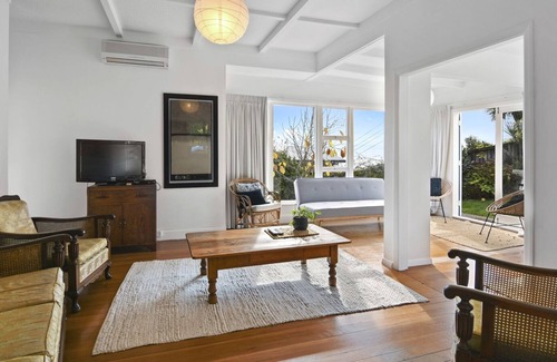 Nelson Casa | OCEANVIEW VILLA - NELSON HOLIDAY HOME, family friendly in Nelson