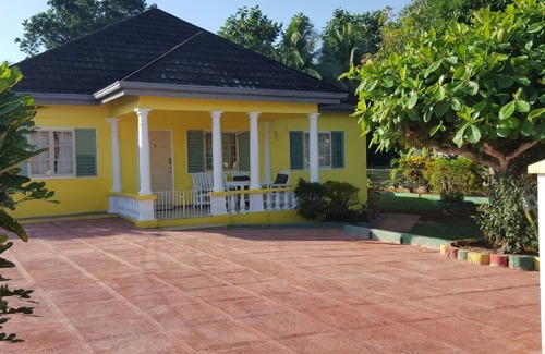 River Oaks Villa | Ocho Rios Almond Tree Villas