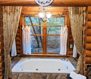 Benton Casa | Ocoee Cabin Beautiful Cabin On The River's Edge