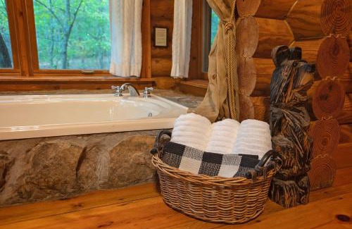 Benton Casa | Ocoee Cabin Beautiful Cabin On The River's Edge