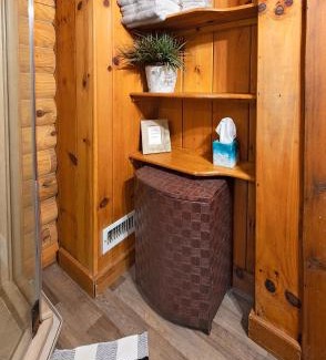 Benton Casa | Ocoee Cabin Beautiful Cabin On The River's Edge