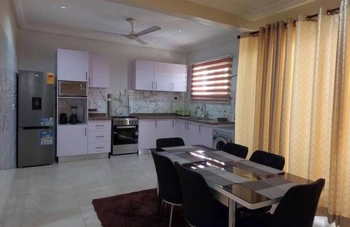 Kasoa Apartamento | October Apartments 2 3 ensuite bedroom Vacation Home/Apartment in Kasoa