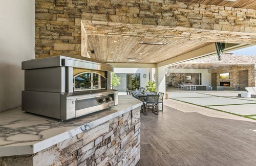 Bermuda Dunes Casa | Luxe Estate 2.5 acres of privacy, >6500 sq ft- Pool+2 Spas, Gym, Golf, Games,