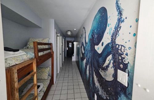 Wilmington Beach Apartamento | Octopus Garden 1BR, King Bed, Indoor & Outdoor Pool