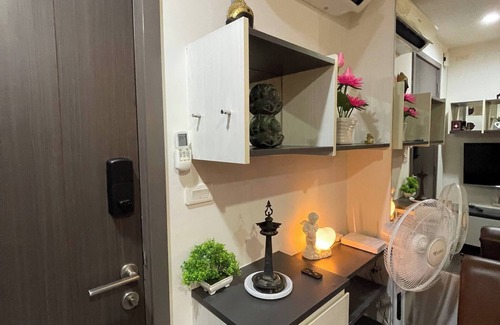 Phra Khanong Nuea Condominio | Octopus Suite on HighRise, Skytrain, Fast Wifi and AC