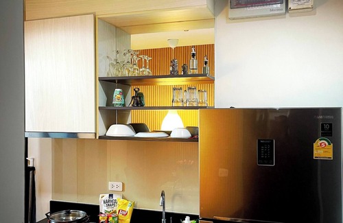 Phra Khanong Nuea Condominio | Octopus Suite on HighRise, Skytrain, Fast Wifi and AC