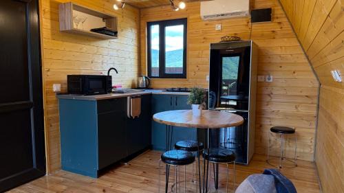 Tsilkani Chalet De Esquí | Oda Riverside Cottages