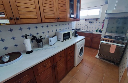 Paco De Arcos Apartamento | Oeiras, 2 bedroom apartment w/ balcony and barbecue next to Parque dos Poetas