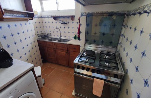 Paco De Arcos Apartamento | Oeiras, 2 bedroom apartment w/ balcony and barbecue next to Parque dos Poetas