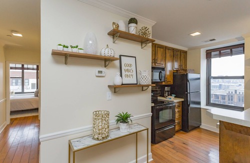 Downtown Nashville Condominio | Downtown Condo: estacionamiento gratuito + corazón del centro. Cerca de la iglesia y 7th.