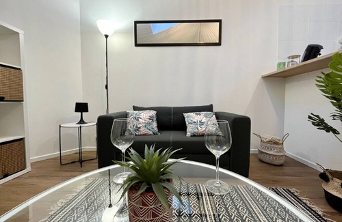 Nevers Apartamento | Of sage and wicker