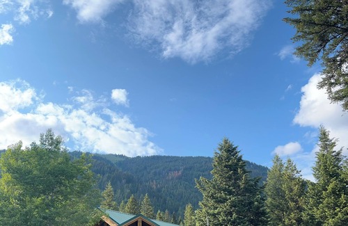 Missoula County Cabina | Off-Grid 2 Bedroom Cabin - Near Missoula, Glacier National Park, Whitefish