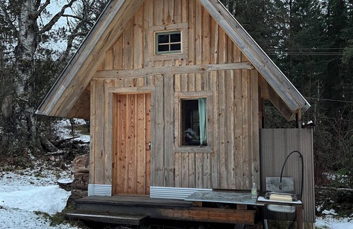 Slocan Cabina | Off grid cabin and farmstay