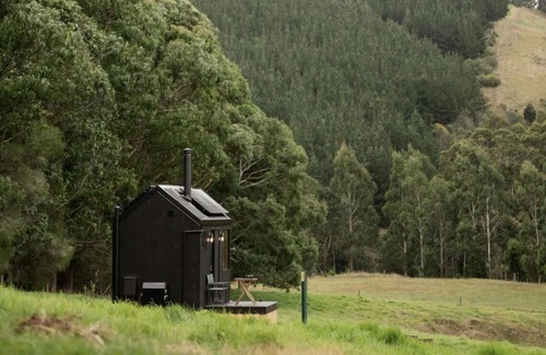Tarra Valley Casa | Off-Grid Cabin with Valley Views and Hot Tub - Velma