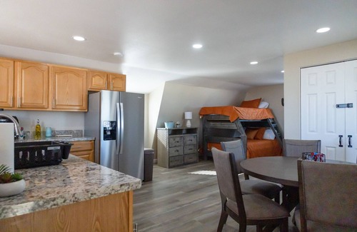 Lucerne Valley Casa | Off-roaders rejuvinate at the Cozy Corral!