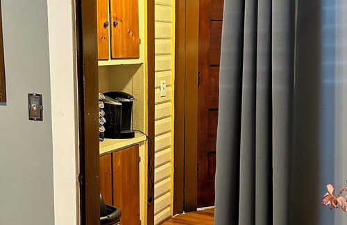 Historic Old Northeast Apartamento | Off-street Parking - Walkable Downtown, Restaurants, Museums & Waterfront