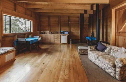 Kaimiro Cabina | The River Retreat - off the grid escape