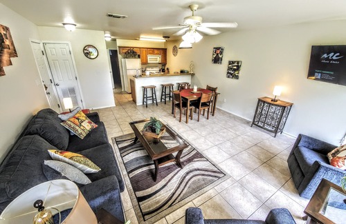 New Braunfels Condominio | Off the Hook Chardonnay Getaway, Watewheel Condos On The River, pet friendly