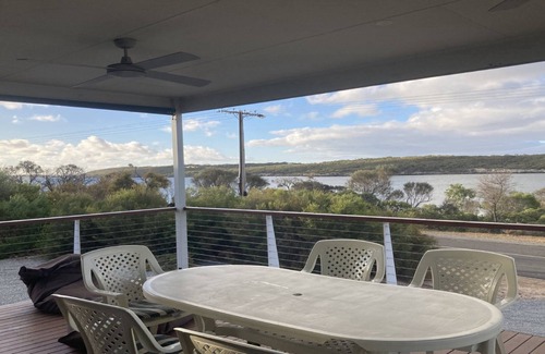 Lake Wangary Casa | Off The Net - New listing - Esplanade property with views of the channel