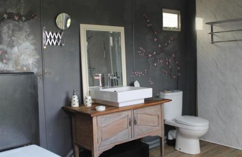 Felton Casa | Off the Rails