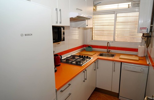 Badalona Apartamento | OFERTA TRES DORMITORIOS, CLIMATIZADO, WIFI GRATIS, TRANQUILO LUMINOSO, METRO
