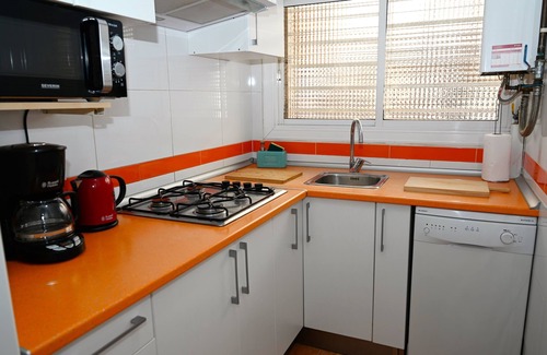 Badalona Apartamento | OFERTA TRES DORMITORIOS, CLIMATIZADO, WIFI GRATIS, TRANQUILO LUMINOSO, METRO