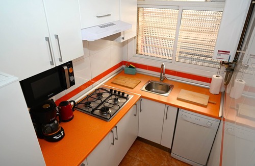 Badalona Apartamento | OFERTA TRES DORMITORIOS, CLIMATIZADO, WIFI GRATIS, TRANQUILO LUMINOSO, METRO