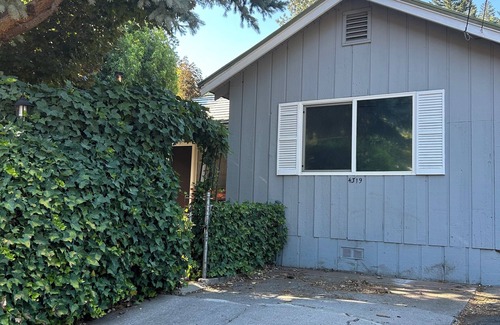Dunsmuir Casa | Offers single guests & groups a quiet stay near Mt. Shasta, fuel & amenities.