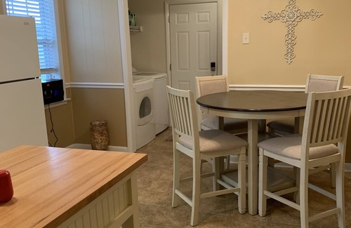 Clarksville Casa | Office with desk and chair