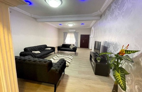 Santeo Casa | Ofoley 4 bedroom furnished family apartment
