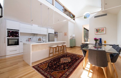 Collingwood Apartamento | Oh So Collingwood - Discreetly secluded within an iconic c1880's building.