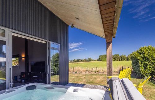 Ohakune Casa | Ohakune Holiday Home Retreat with Hot Tub