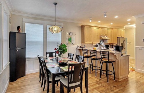 Lincoln City Casa | Ohana Beach Park- Pet Friendly Fenced Yard Hot Tub