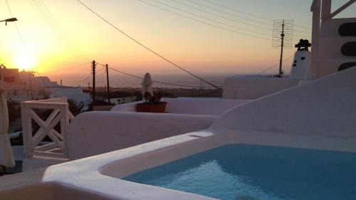Finikia Casa | Oia, Finikia Cave House