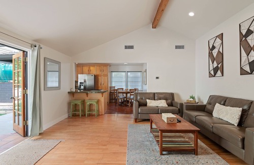 Ojai Casa | Ojai East End Countryside Retreat with Outside Jacuzzi and EV TESLA Charger