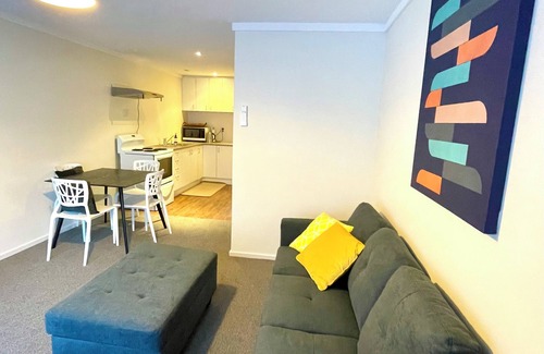 Queenstown Cabaña | OK Holiday Unit #5 - Queenstown Holiday Apartment