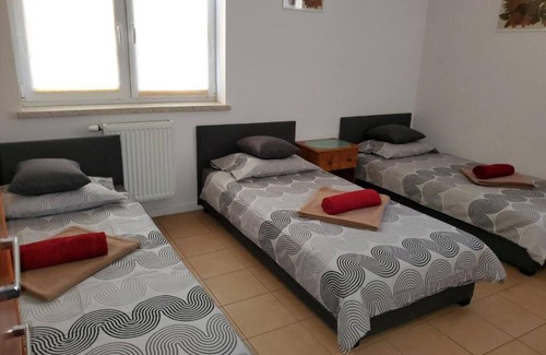 Chlebowo Cama Y Desayuno | OK Relax - Triple Room with Private Bathroom