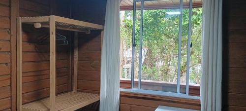 Paranagua Casa | Oka do Mar Hospedaria - Suíte com varanda na Ilha do Mel - Nova Brasília