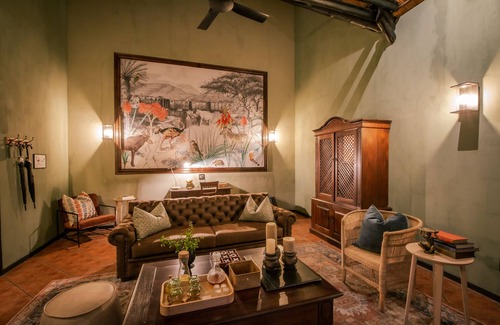 Windhoek Cabina | Okapuka Safari Lodge