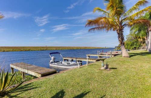 Okeechobee Casa | Okeechobee Cabin with Patio and Community Pool!