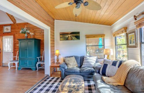 Okeechobee Casa | Okeechobee Cabin with Patio and Community Pool!