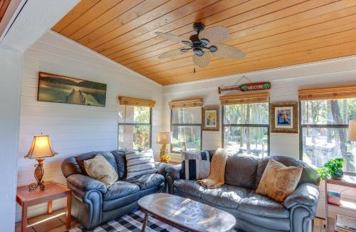 Okeechobee Casa | Okeechobee Cabin with Patio and Community Pool!