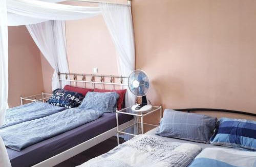 Munchen District Apartamento | Oktoberfest & CityCenter, Trade Fair ICM Full 2-BedRm 2-BathRm, direct Metro-SBahn or drive 15 min to City Center, free Parking, Balcony
