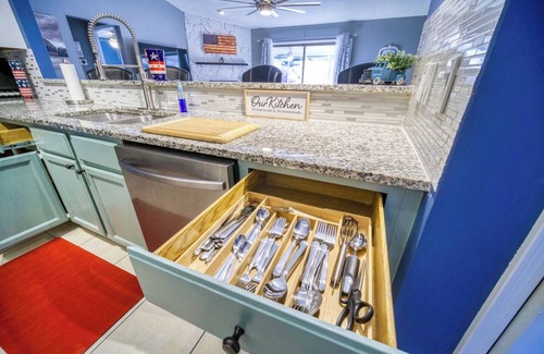 Westside Casa | ~Ol' Glory Sleeps 13 Heated Pool by NAS Jax~