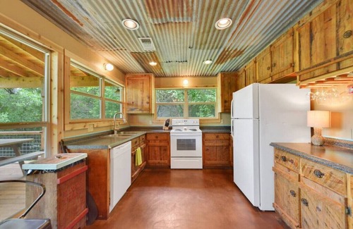 Canyon Lake Cabaña | Ol' Greengo on the Horseshoe - Guadalupe Riverfront