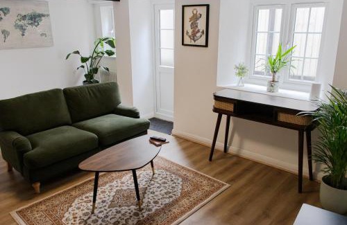 Headington Casa | Old Castle Cottage Retreat