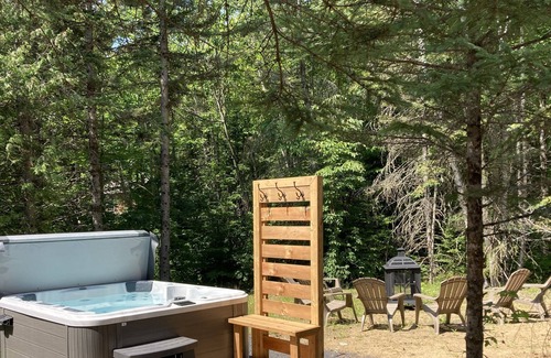 Sainte-Beatrix Chalet De Esquí | Old Chapel in the forest with Sauna and SPA
