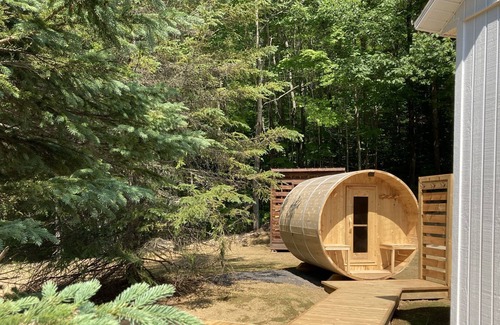 Sainte-Beatrix Chalet De Esquí | Old Chapel in the forest with Sauna and SPA