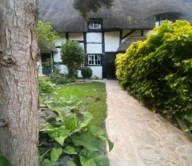 Shottery Casa | Old Cottage in Stratford upon Avon